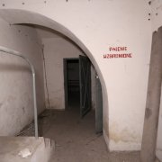 w cieniu linii kolejowej 8
